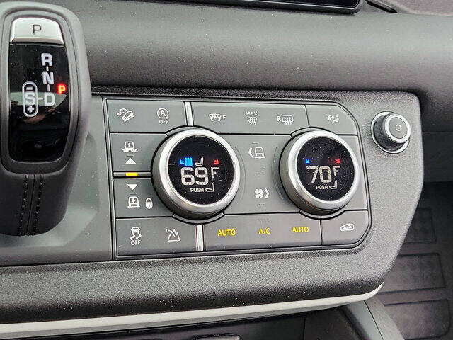 2024 Land Rover Defender 110 V8 P500 SE