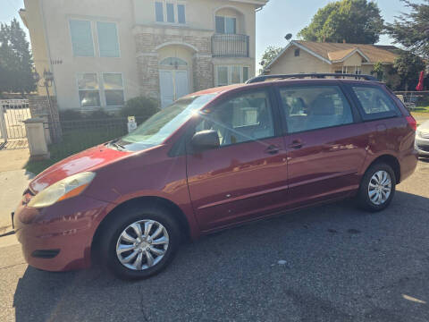 2010 Toyota Sienna CE 7-Passenger