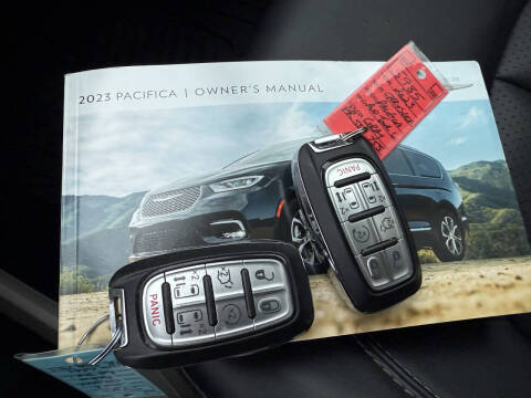 2023 Chrysler Pacifica Touring L