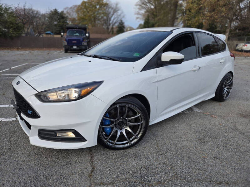 2018 Ford Focus ST's photo