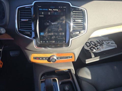 2025 Volvo XC90 B6 Plus Bright Theme 7P