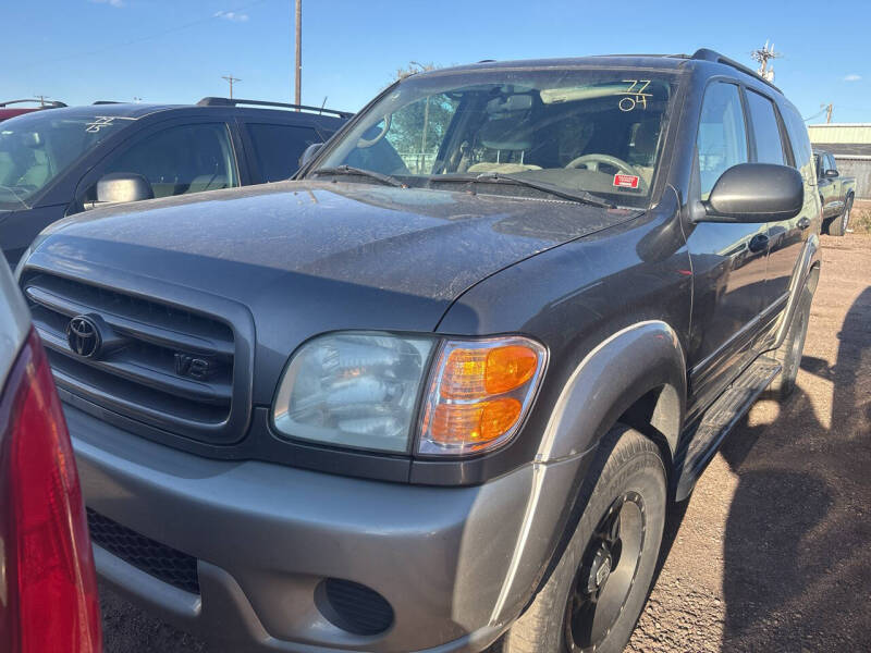 2004 Toyota Sequoia SR5's photo