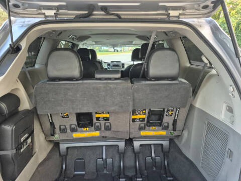 2011 Toyota Sienna SE 8-Passenger
