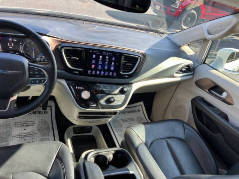 2017 Chrysler Pacifica Touring-L Plus