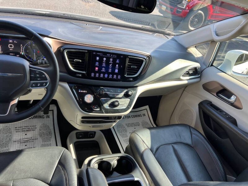 2017 Chrysler Pacifica Touring-L Plus