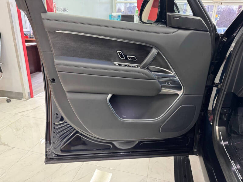 2025 Land Rover Range Rover P400 SE