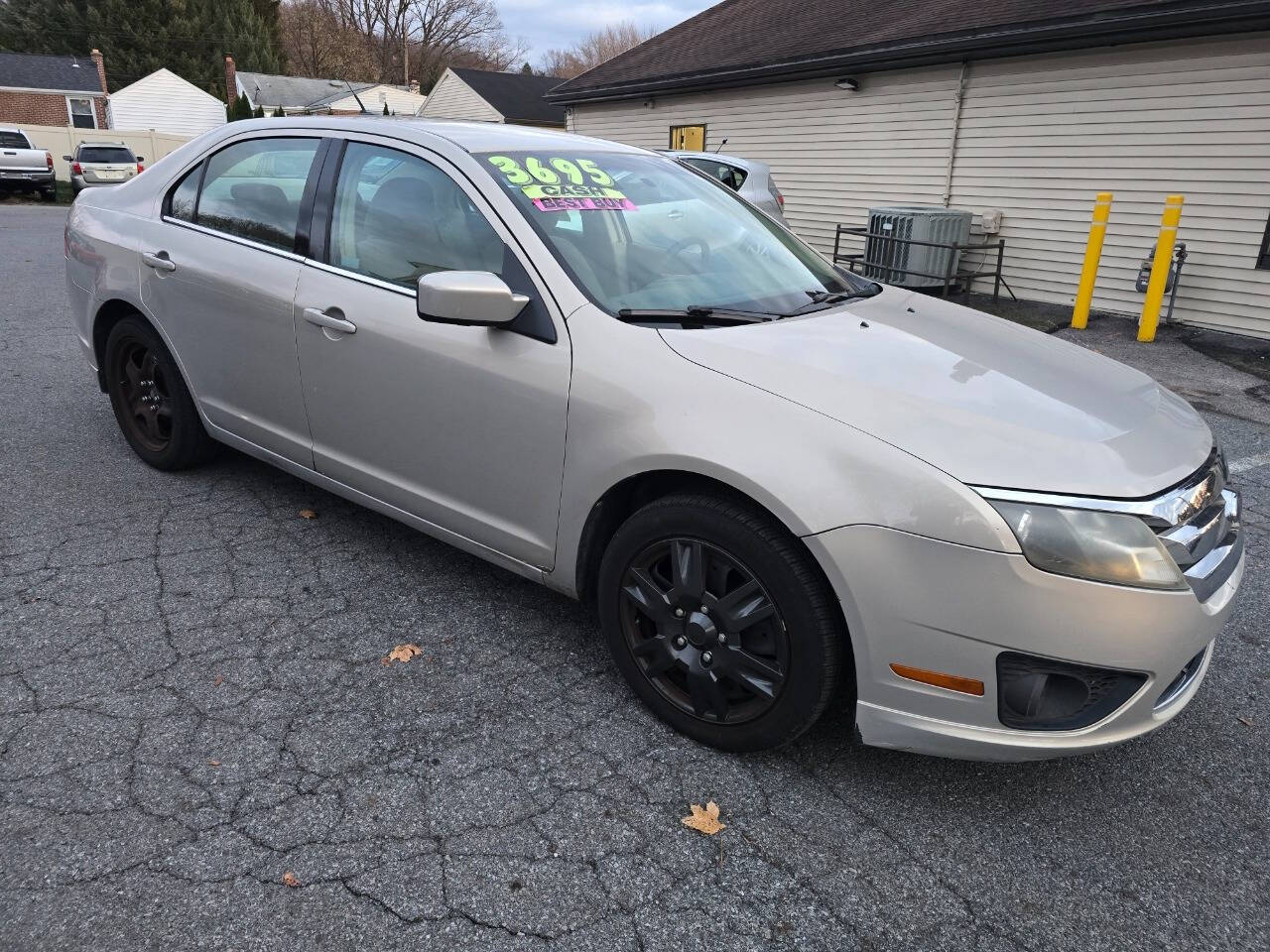 2010 Ford Fusion for sale at QUEENSGATE AUTO SALES in York, PA