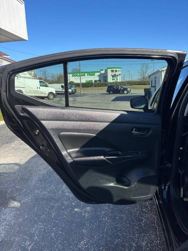 2021 Nissan Versa SR