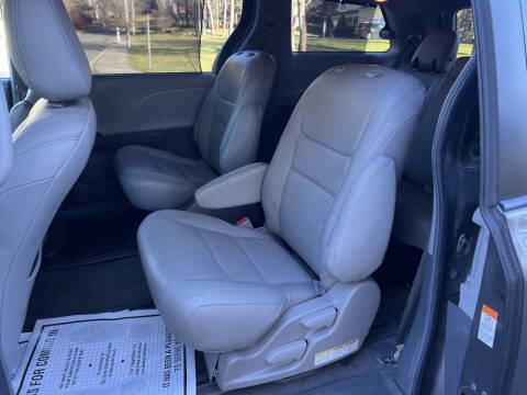 2017 Toyota Sienna LE 7-Passenger