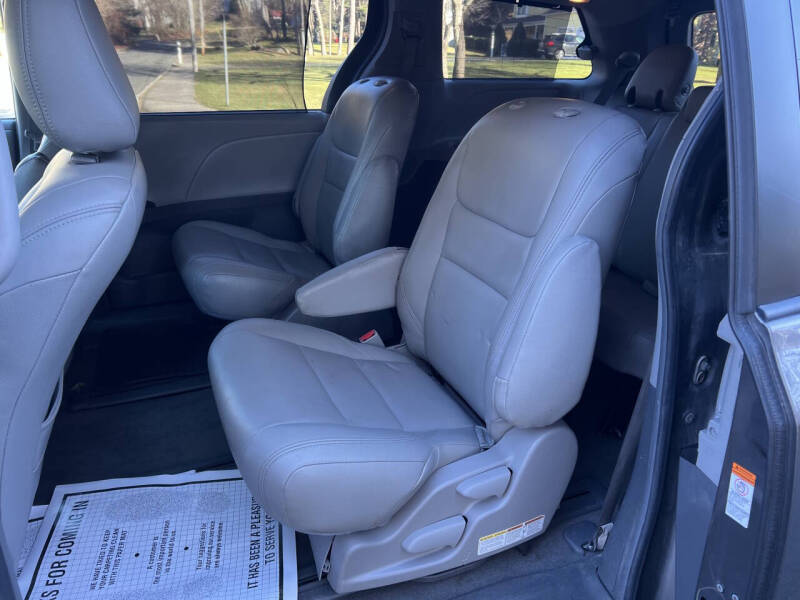 2017 Toyota Sienna LE 7-Passenger