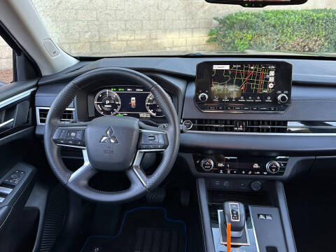 2023 Mitsubishi Outlander PHEV SE