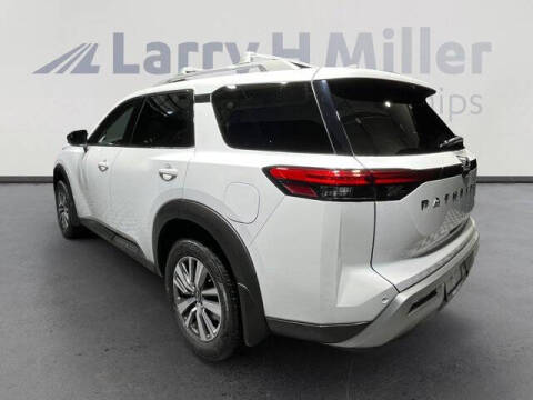 2025 Nissan Pathfinder SL