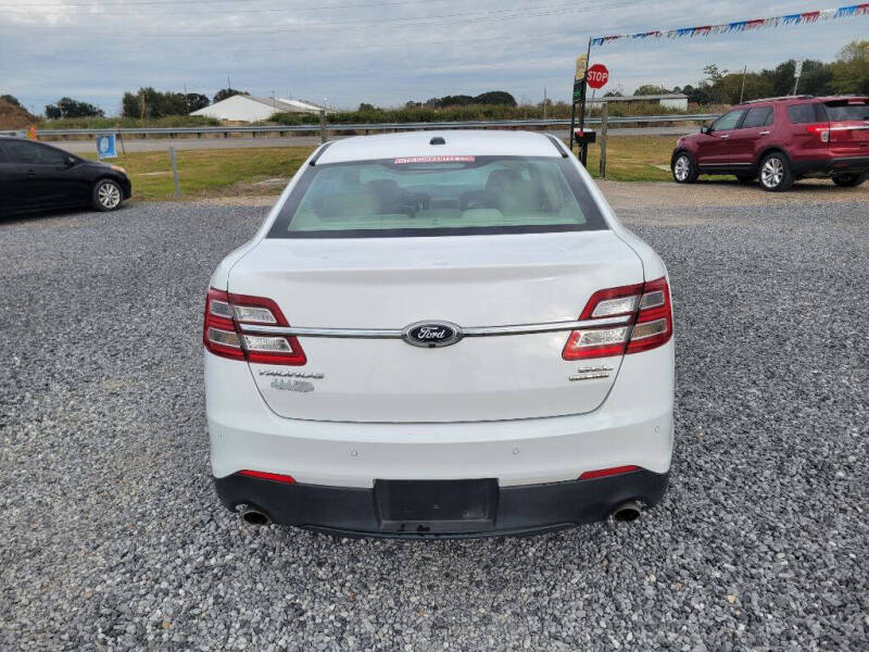 2017 Ford Taurus SEL photo 3