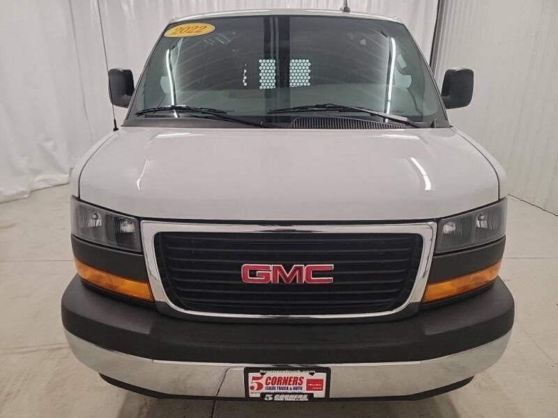 2022 GMC Savana Cargo Work Van photo 2