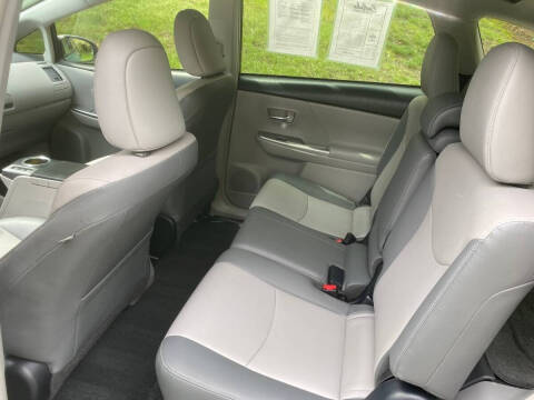 2015 Toyota Prius v Five