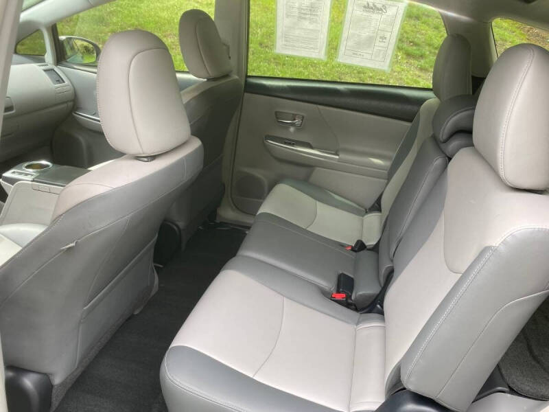 2015 Toyota Prius v Five