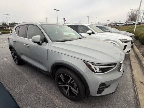 2025 Volvo XC40 B5 Core Bright Theme
