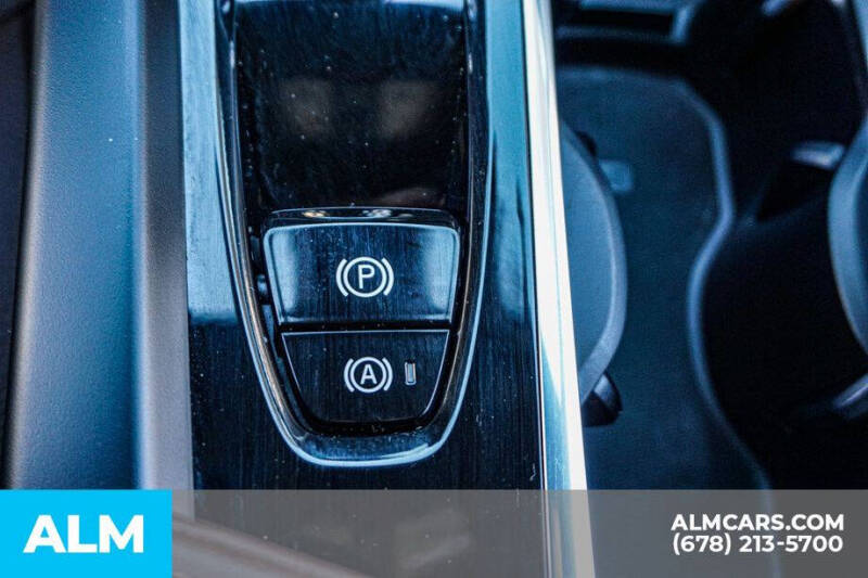 2024 Volvo XC60 Recharge T8 Plus Dark Theme