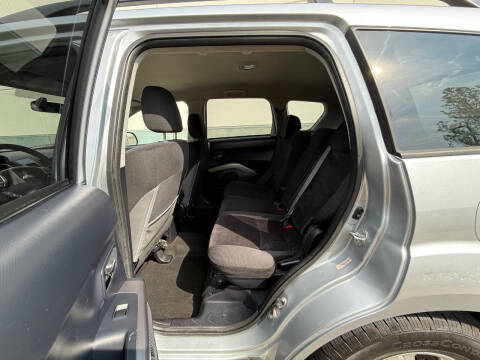 2010 Mitsubishi Outlander ES