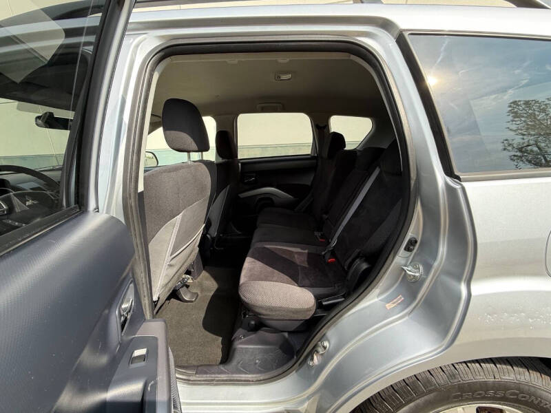 2010 Mitsubishi Outlander ES