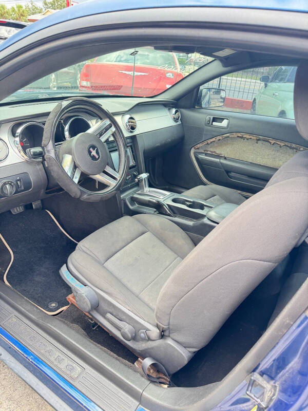 2006 Ford Mustang V6 Deluxe