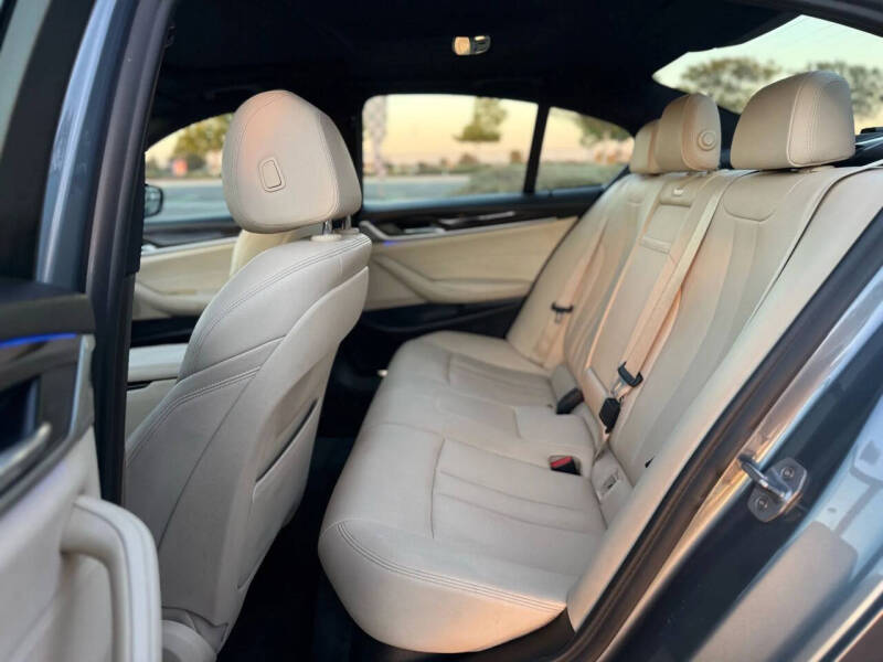 2019 BMW 5 Series 530i