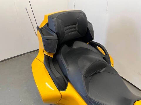 2013 Can-Am Spyder RT-S SM5