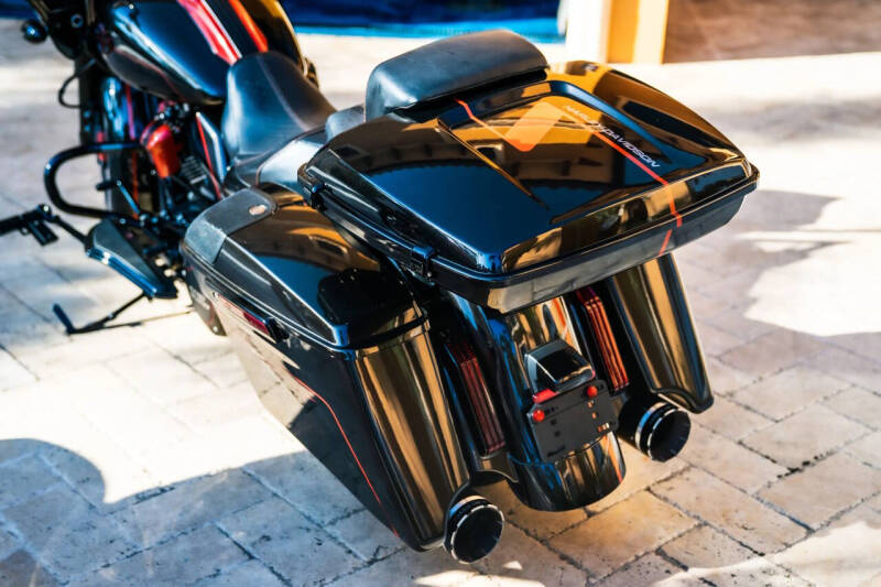 2018 Harley-Davidson FLTRXSE CVO Road Glide