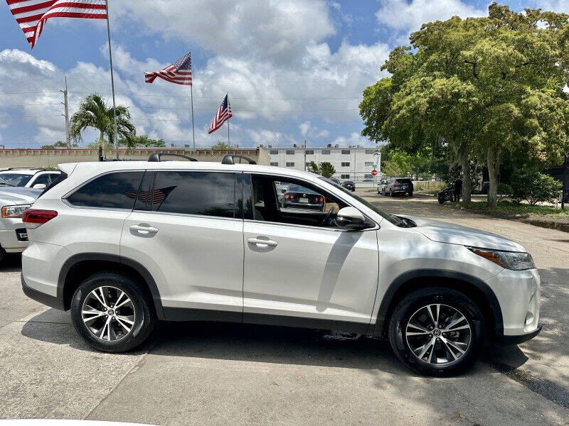 2019 Toyota Highlander SUV - $32,995