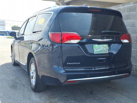 2017 Chrysler Pacifica Touring-L Plus