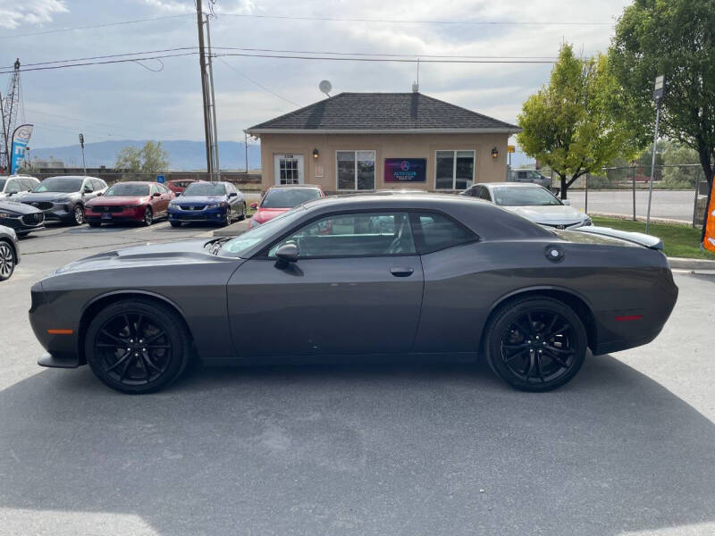 2016 Dodge Challenger SXT Plus