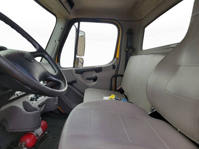 2019 Freightliner M2 106