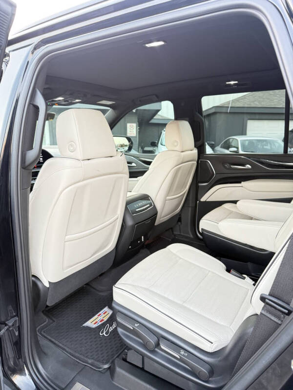 2023 Cadillac Escalade Sport