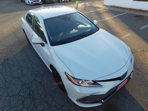 2022 Toyota Camry Hybrid LE