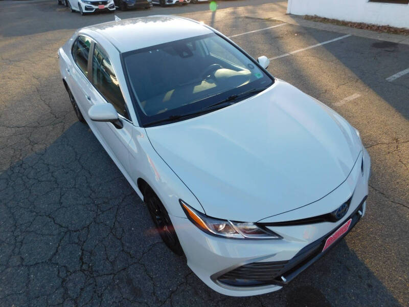 2022 Toyota Camry Hybrid LE