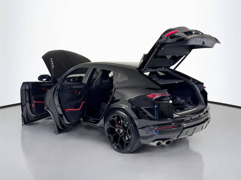 2023 Lamborghini Urus Performante