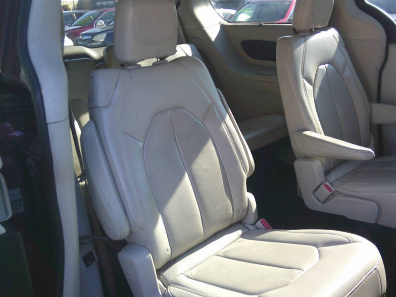 2017 Chrysler Pacifica Touring-L Plus