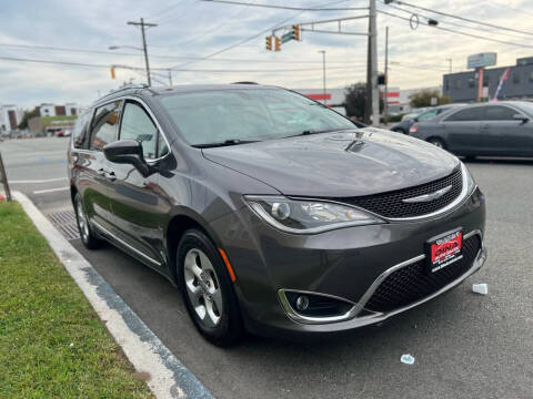 2017 Chrysler Pacifica Touring-L Plus