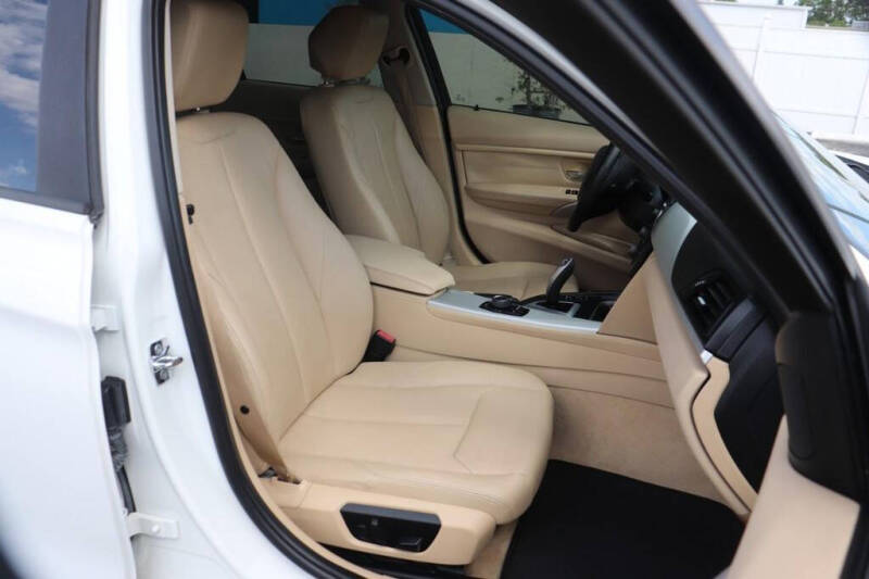 2012 BMW 3 Series 328i