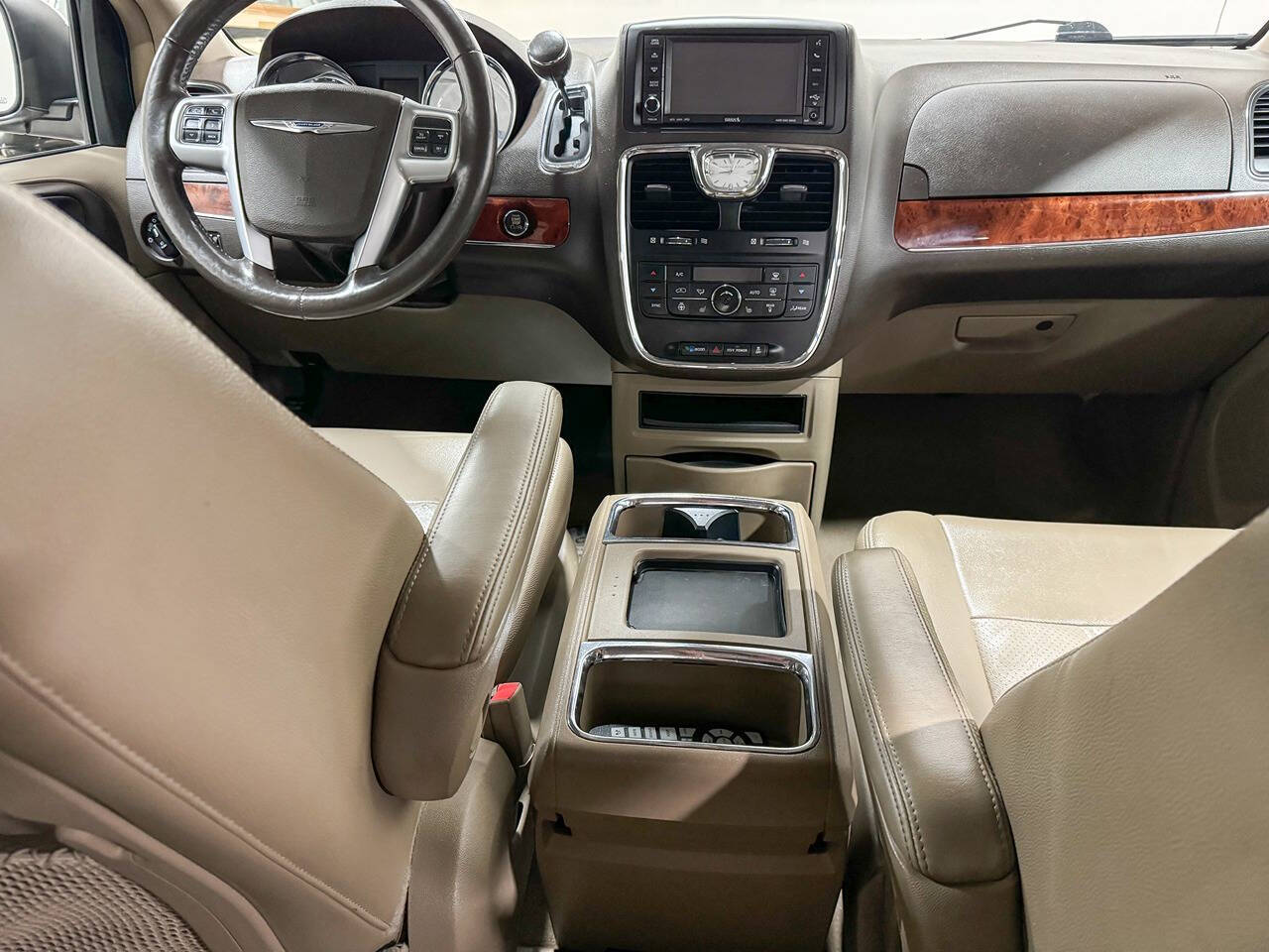 2013 Chrysler Town and Country for sale at Saccucci's Of Schaumburg in Schaumburg, IL