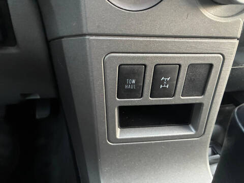 2013 Toyota Sequoia SR5