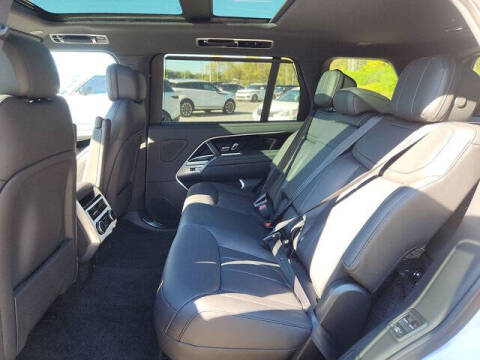 2025 Land Rover Range Rover P530 SE LWB