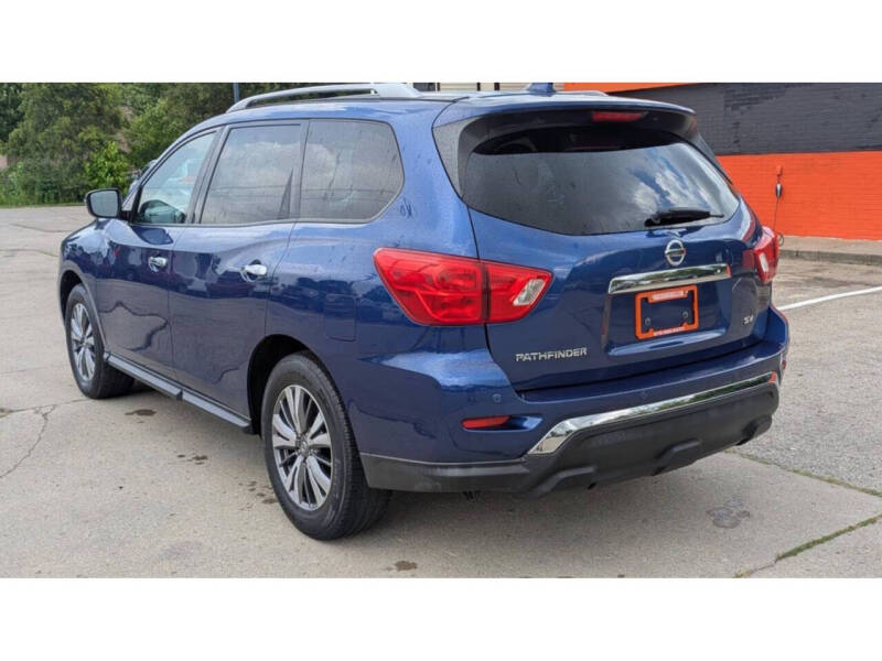 2020 Nissan Pathfinder SV