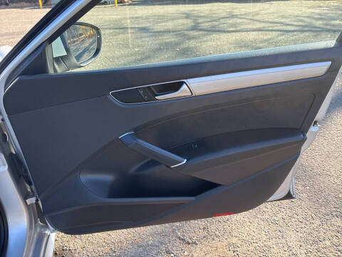 2016 Volkswagen Passat 1.8T R-Line