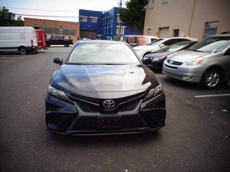 2021 Toyota Camry SE Nightshade's photo