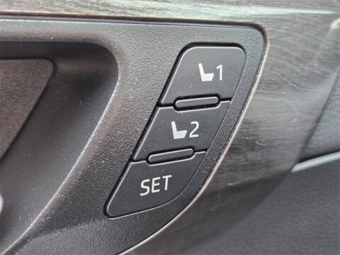 2023 Toyota Highlander Hybrid Platinum