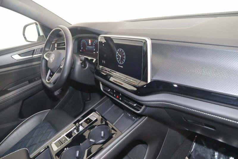 2024 Volkswagen Atlas Cross Sport SEL Premium R-Line 4Motion