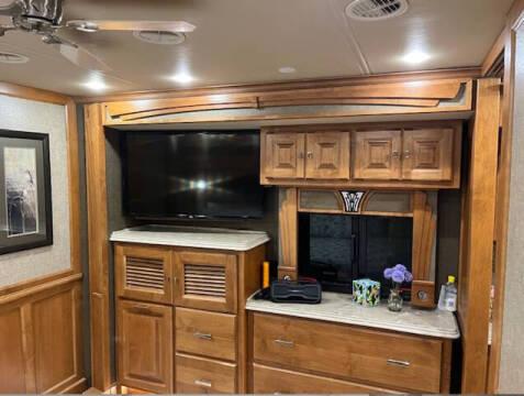 2017 Tiffin Phaeton 40AH