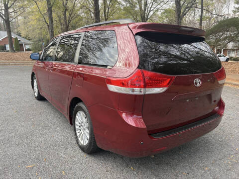 2014 Toyota Sienna XLE 7-Passenger Auto Access Seat