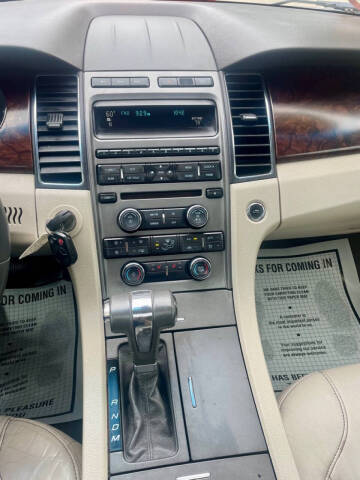 2011 Ford Taurus SEL